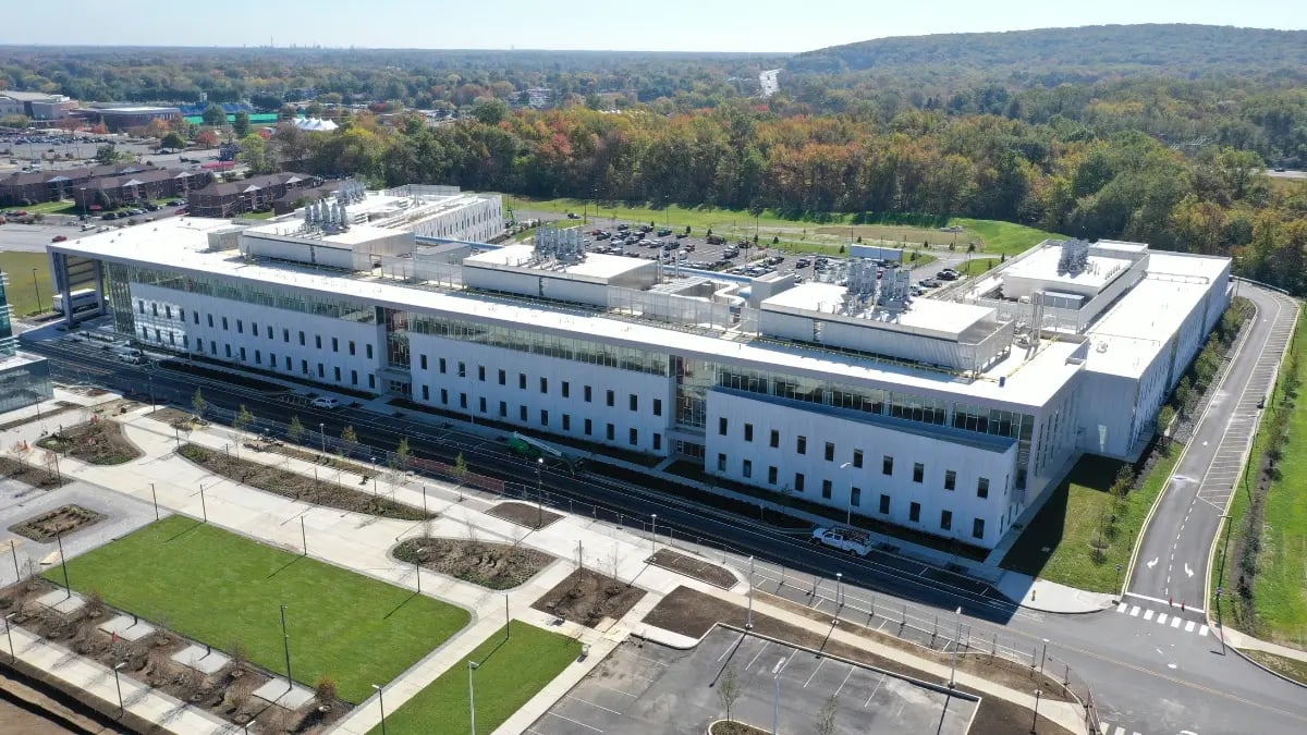 Exterior view of the Chemours Discovery Hub, a modern research facility at the University of Delaware’s STAR Campus.